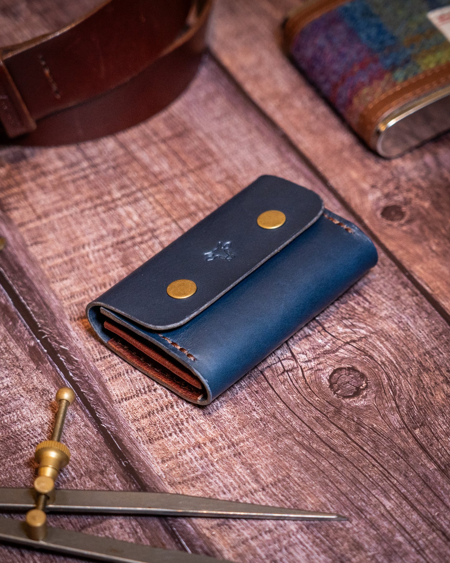 Double snap dual pocket wallet