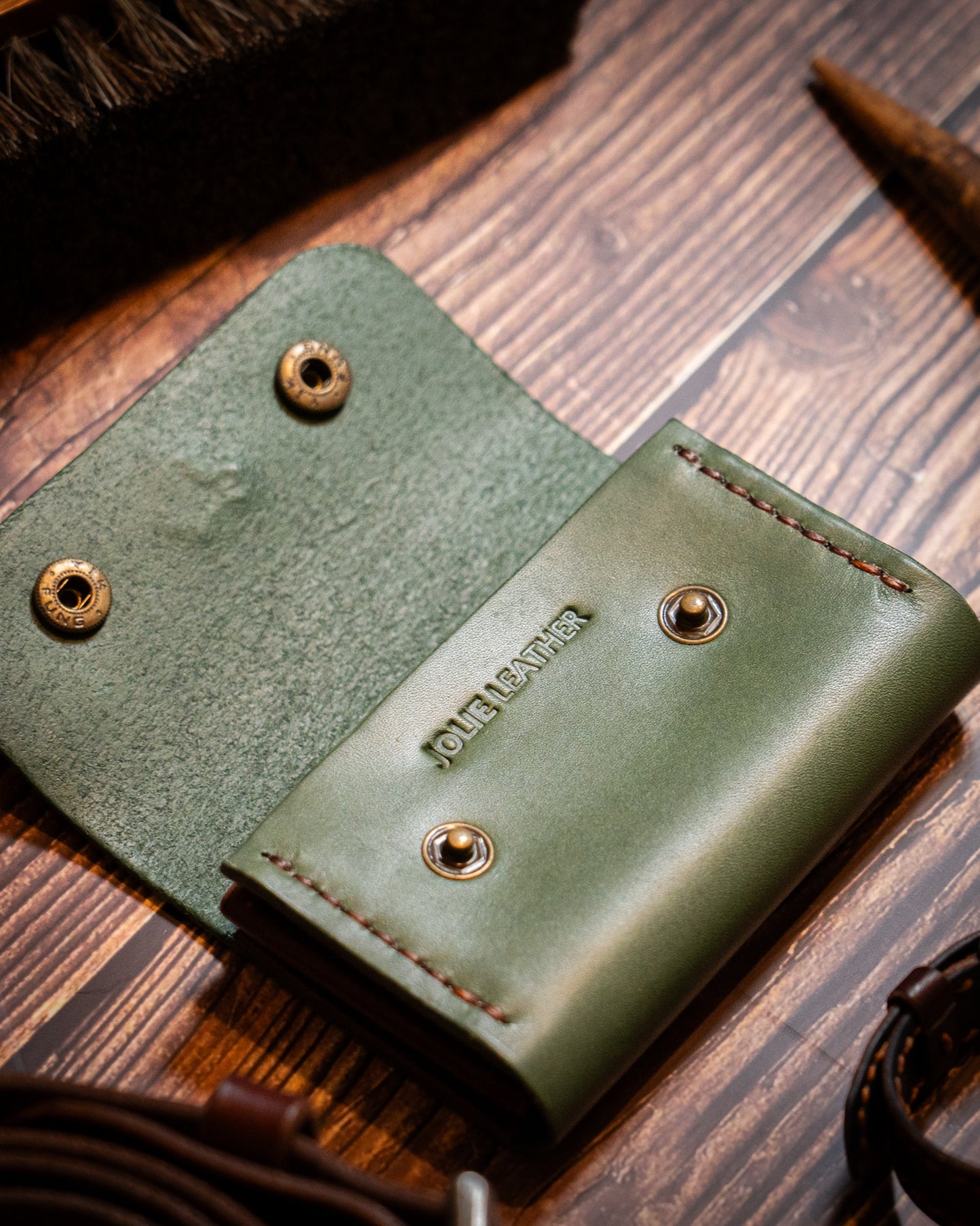 Double snap dual pocket wallet