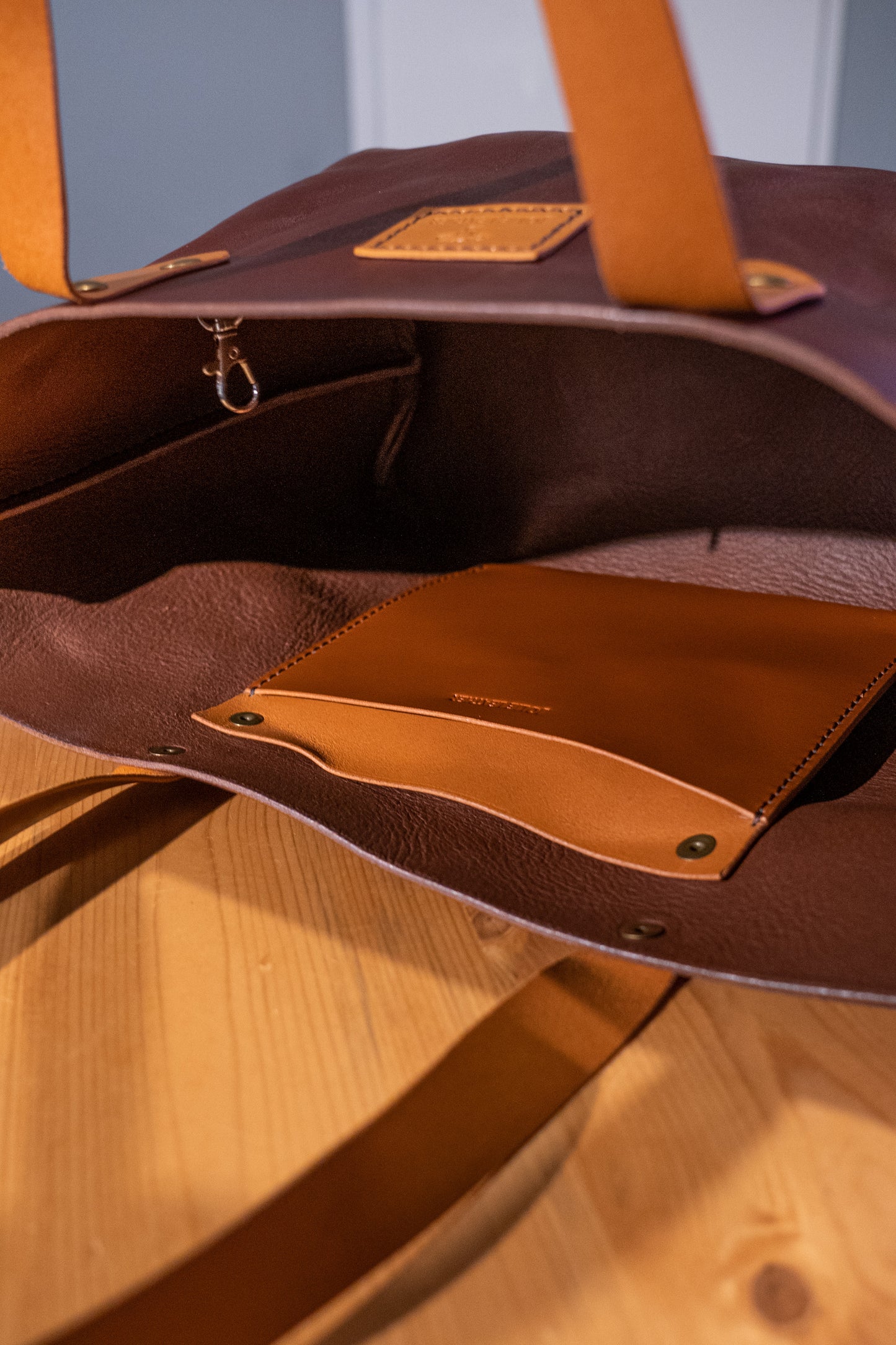 Leather tote bag